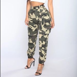 BRAND NEW WORN ONCE Fashion Nova Camo Cargo Pants